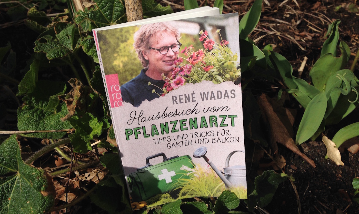 „Hausbesuch vom Pflanzenarzt“ von René Wadas Grüne Töne